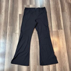 black flattering athletic flare leggings